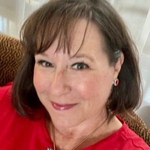 Meet your Posher, Leanne